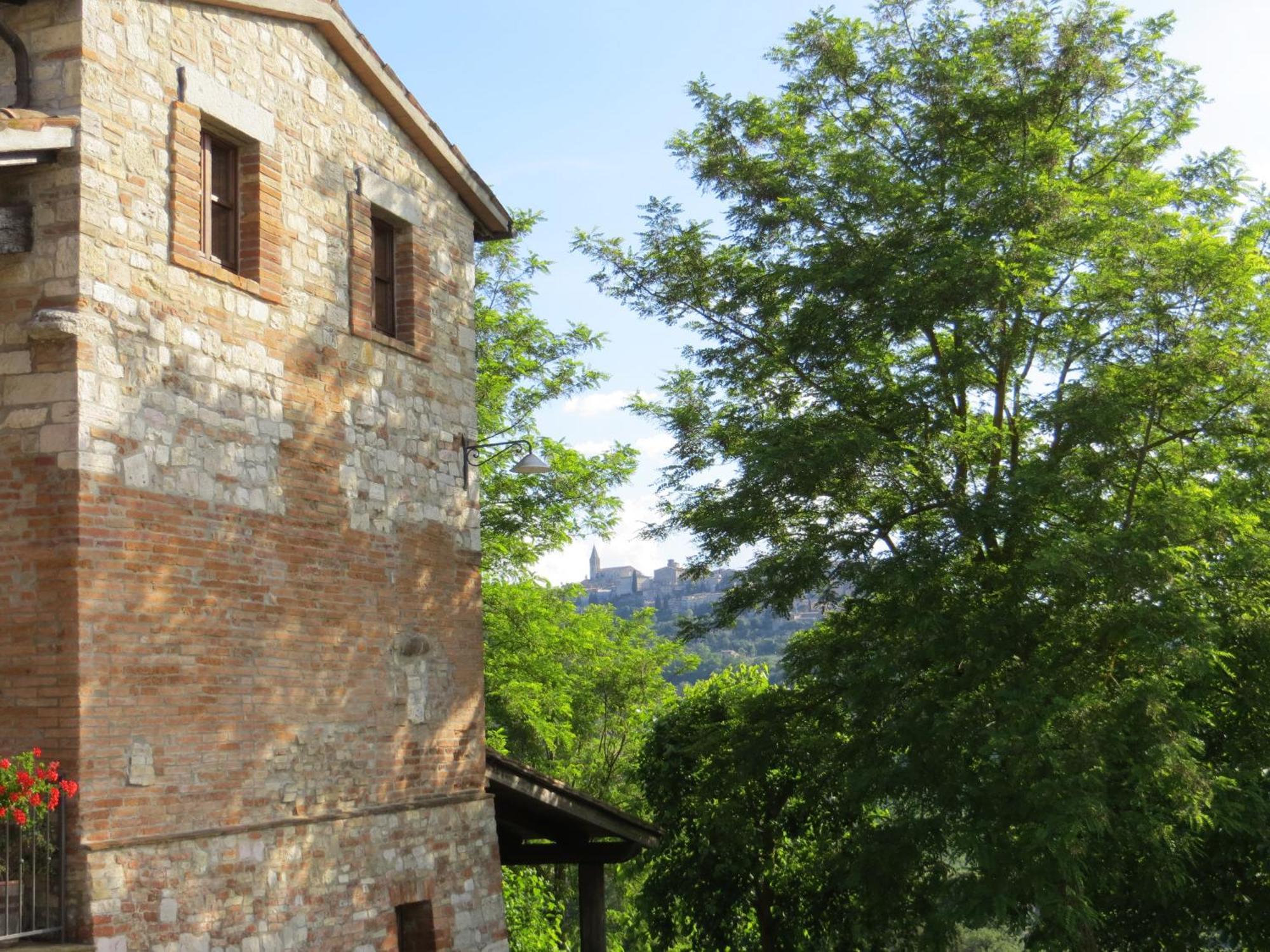 Agriturismo Casale Delle Lucrezie Тоди Экстерьер фото