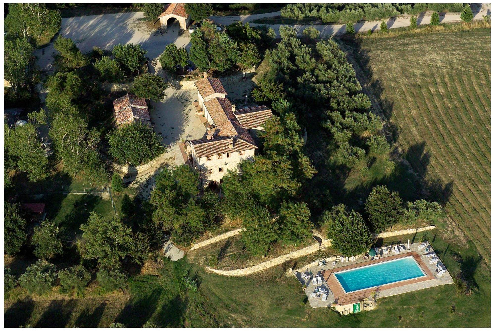 Agriturismo Casale Delle Lucrezie Тоди Экстерьер фото
